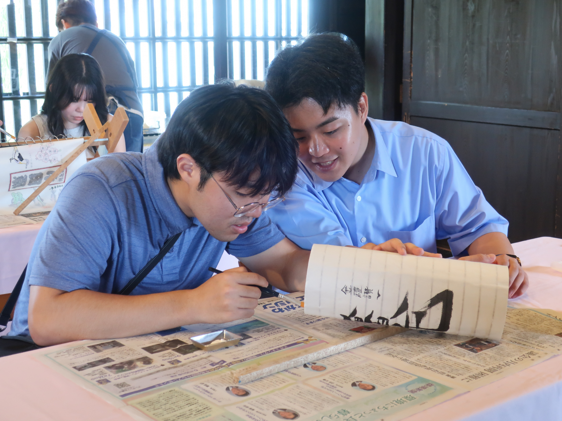 ちょうちん製作体験のようす