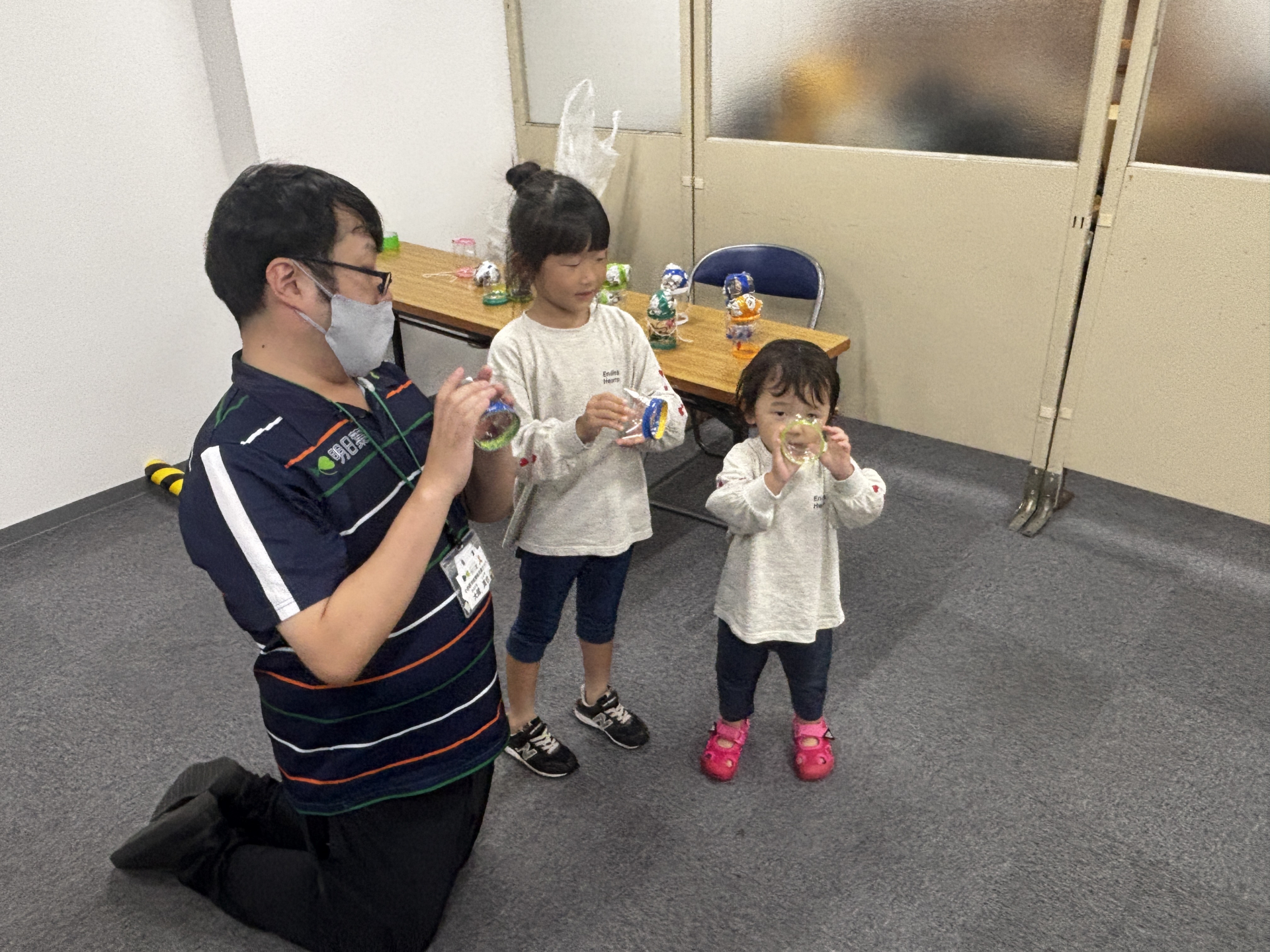 SDGs体感ブースを体験している様子