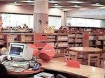 かもめ図書館内部の様子、貸出コーナー側